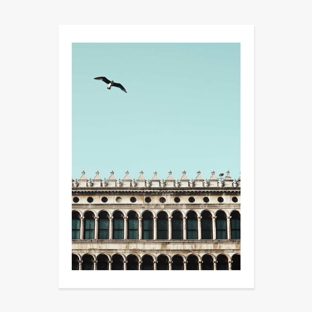 Poster met een vogel en een gebouw